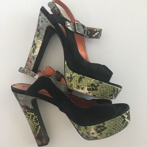 👠Via spiga platform sandal snakeskin and suede